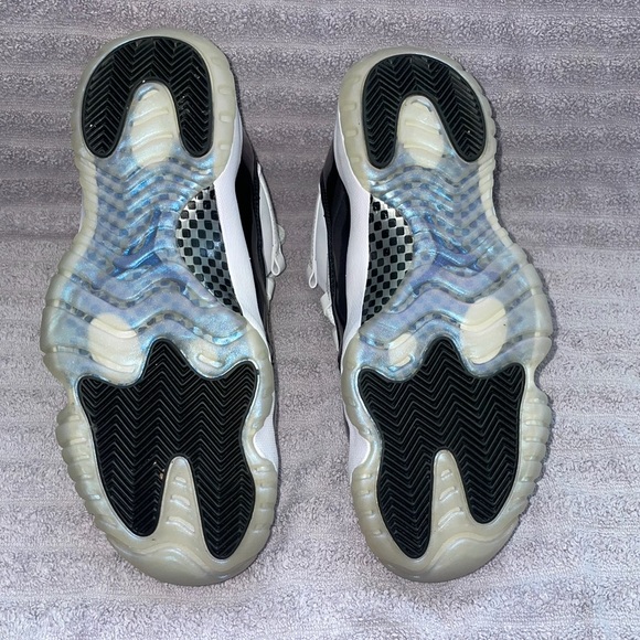 Air Jordan 11 low “Easter” white/emerald sz 8.5 - Picture 3 of 7